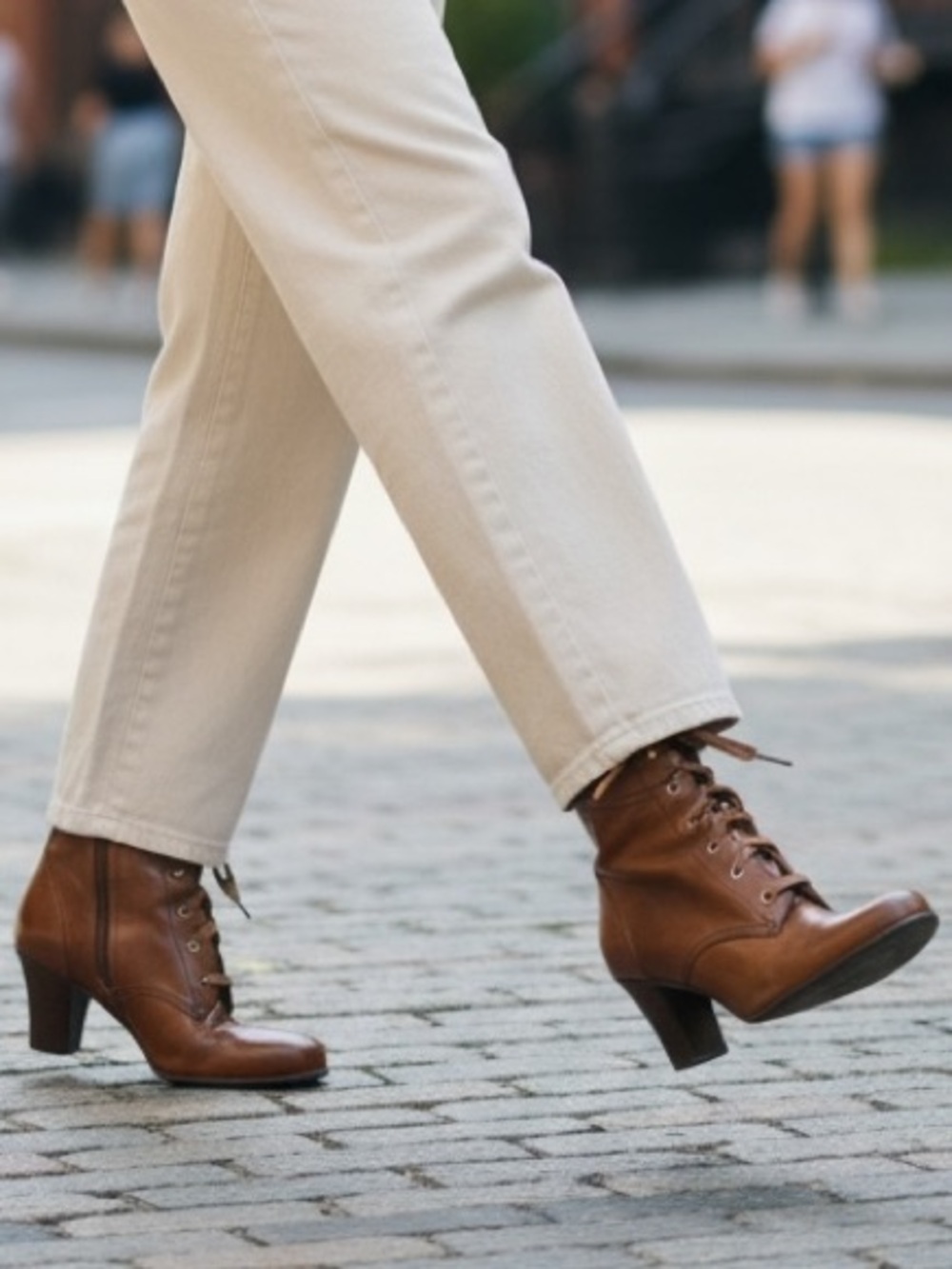 Naturalizer Brown Lace-Up Leather Granny Boho Chic Heeled Ankle Boots Sz 8.5 - Picture 3 of 17